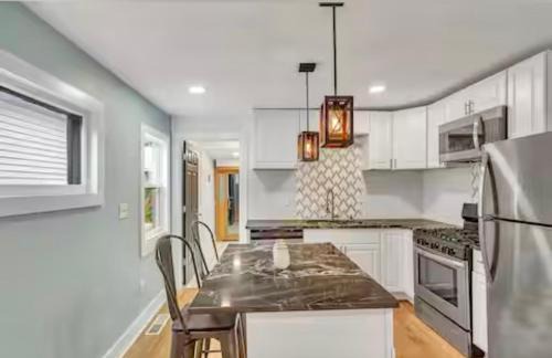 Milwaukee House | East Side Spa Retreat Near Lake