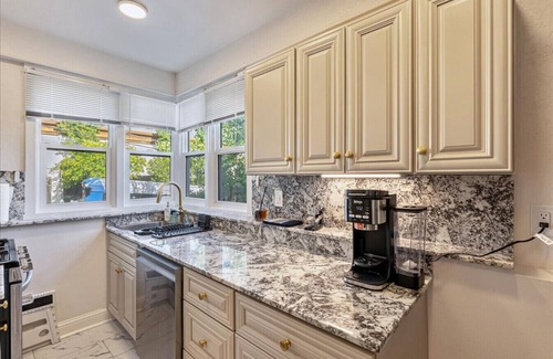 Lower Avenues House | East Street Retreat | Walk Everywhere!