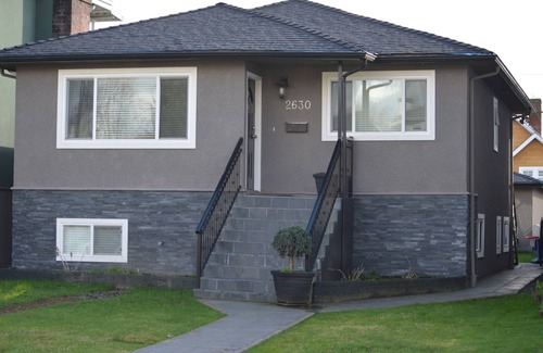 Hastings House | East Van Suite - 15 min walk to Commercial dr.-10 min drive to DT Van