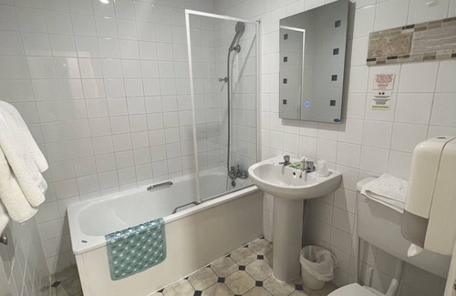 Eastbourne City Centre Hotel | Eastbourne Riviera Hotel