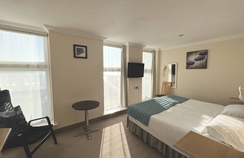 Eastbourne City Centre Hotel | Eastbourne Riviera Hotel