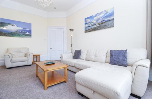 Eastbourne Seafront Apartment | Eastbourne Sea View Apartment