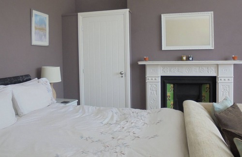 Eastbourne Seafront Apartment | Eastbourne Views, spacious villa apartment close to beach & town