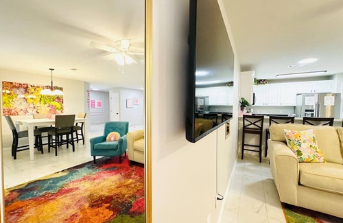Hammond Apartment | Eastgate 3A Pretty in Pink