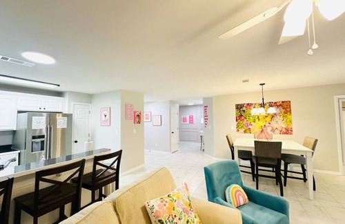 Hammond Apartment | Eastgate 3A Pretty in Pink