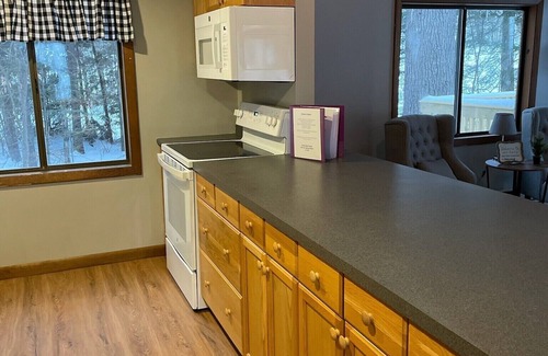 Grantham House | Eastman Home Sleeps 18 on Golf Course, Beach Access in Ski Country