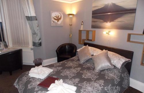 Roundham House | Easton Court Guest House