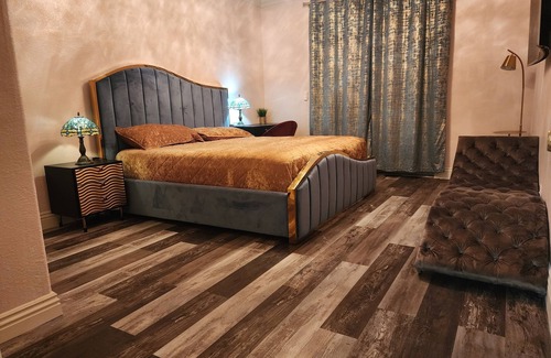Mira Loma House | Eastvale Luxury private entrance/bathroom