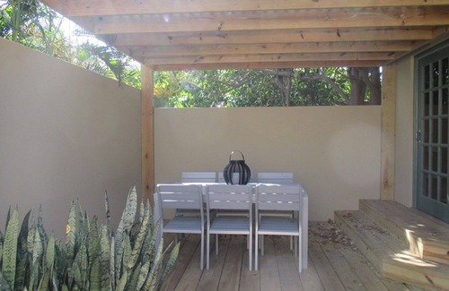 Washington House | Easy 0.3 mile walk to famous Palm Beach strip from my super clean modern home