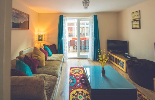 Pentwyn House | Easy access 4 bedroom house sleeps 10