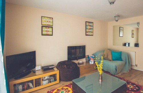 Pentwyn House | Easy access 4 bedroom house sleeps 10