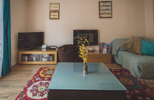 Pentwyn House | Easy access 4 bedroom house sleeps 10
