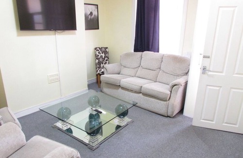 Failsworth House | Easy access from this centrally located place 2.5 miles from center Manchester