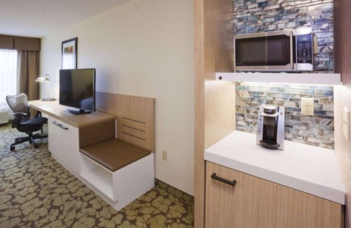 Eagan House | Easy access to malls, the airport, and family fun