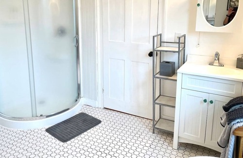 Moscow Apartment | Easy access to ski Stowe in Modern 1850s Farmhouse
