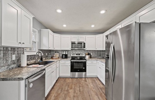 Doling House | Easy access to the interstate and all that Springfield has to offer.