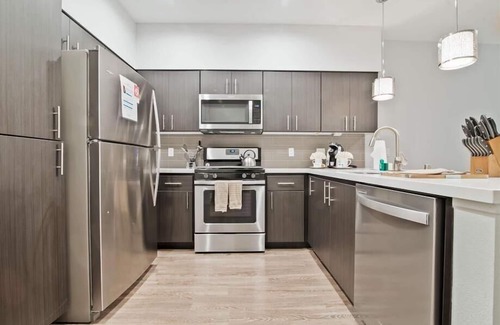Menlo Park Apartment | Easy Access to Transit, Shops & Dining! In-unit Laundry & Kitchen
