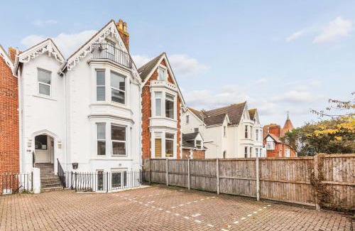 Southsea Apartment | Easy By The Beach