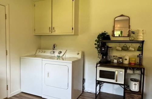 Kingston House | EASY checkout, safe home off I40 KING pet friendly