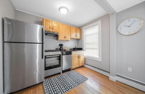 Columbus Park - Andrew Square Apartment | Easy Commute South Boston 4BR 1BTH Apartment