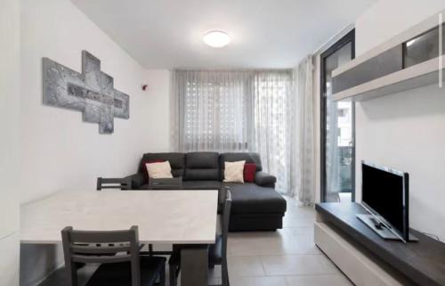 Albate Apartment | Easy Como Stay con parcheggio gratuito Collegamento con la Svizzera