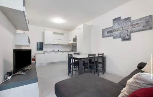 Albate Apartment | Easy Como Stay con parcheggio gratuito Collegamento con la Svizzera