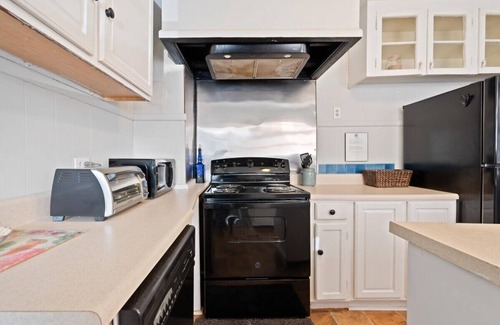 Richmond Hill House | Easy Drive to Pembroke & Historic District+Pets