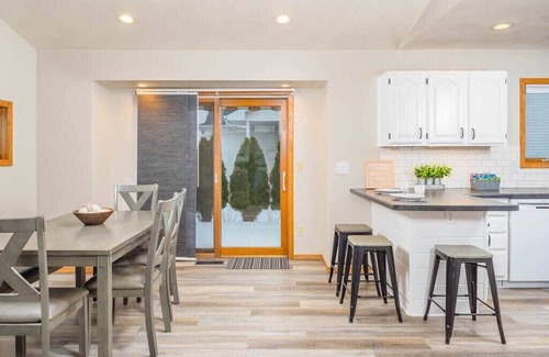 Appleton House | -Easy Eastowne Living - 3 Br