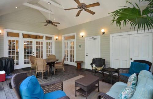 Bahama Village House | Easy Livin by AvantStay Key West Home w Pool BBQ Week Long Stays Only