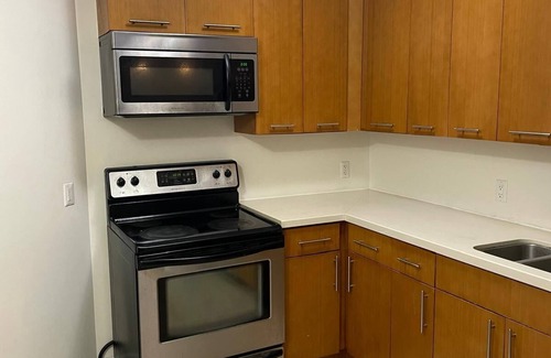 East Orange Apartment | Easy NYC/EWR Access 5 min walk to Train Station 1 BD/bath 2 beds Sleeps 5