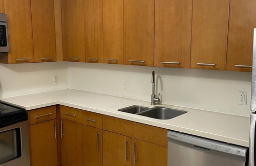 East Orange Apartment | Easy NYC/EWR Access 5 min walk to Train Station 1 BD/bath 2 beds Sleeps 5