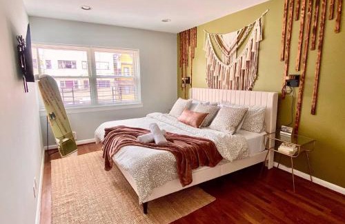 The Heights Apartment | Easy PATH&Bus access- NYC designer home & Terrace