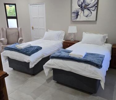 George House | Easy Stay Guesthouse George