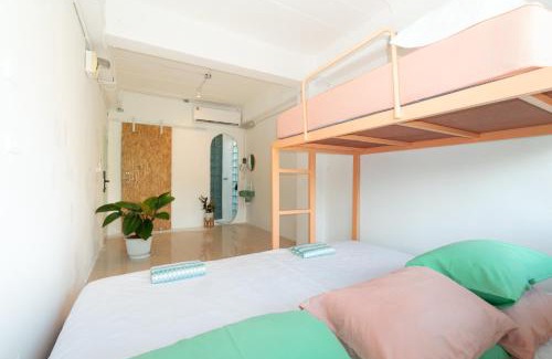 Chana Songkhram Hotel | Easy Sunday Khaosan Bangkok