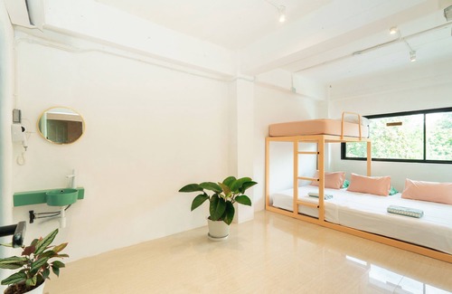Chana Songkhram Hotel | Easy sunday