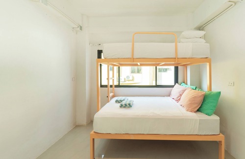 Chana Songkhram Hotel | Easy sunday