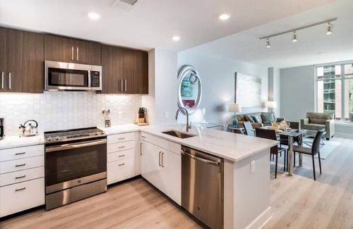 Woodmont Triangle Apartment | Easy Travel to DC | Full Kitchen, Pool & Spa | Downtown Bethesda