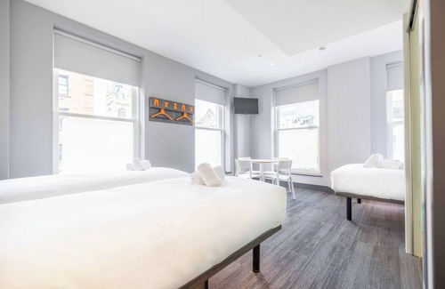 Belfast Central District House | easyHotel Belfast