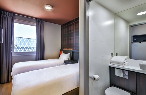 Tremblay-en-France Hotel | easyHotel Paris Charles de Gaulle