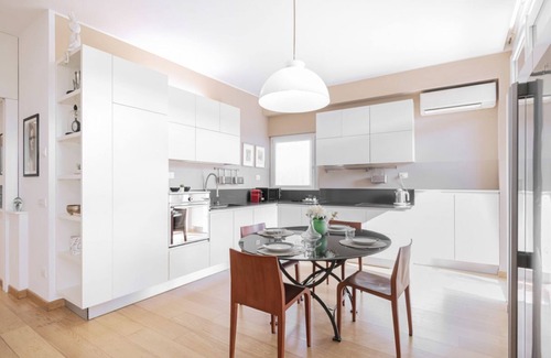 San Vittore Apartment | Easylife-Three-room flat in S Agostino and terrace