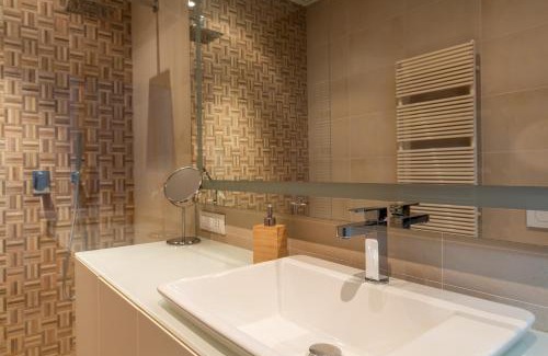 Tricolore Apartment | EasyTopStay - Tricolore Modern and Cozy Apartment