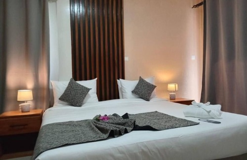 La Somone Hotel | Eat Work and Sleep