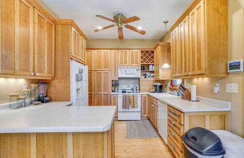 Eau Claire House | Eau Claire Retreat: Close to Campus & Dtwn!