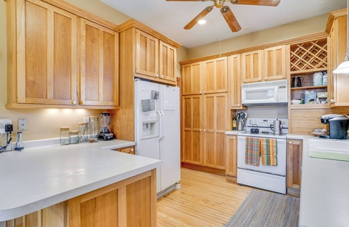 Eau Claire House | Eau Claire Retreat: Close to Campus & Dtwn!