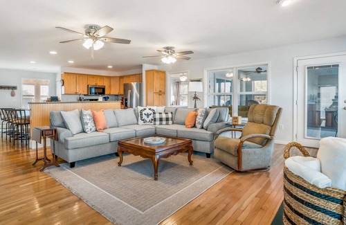 Beachwalk House | Ebb Tide Beach Cottage on Harbor Island: Ocean Views, Resort Pool, and Family Fun!