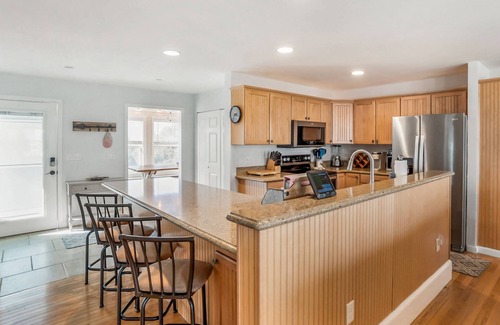 Beachwalk House | Ebb Tide Beach Cottage on Harbor Island: Ocean Views, Resort Pool, and Family Fun!