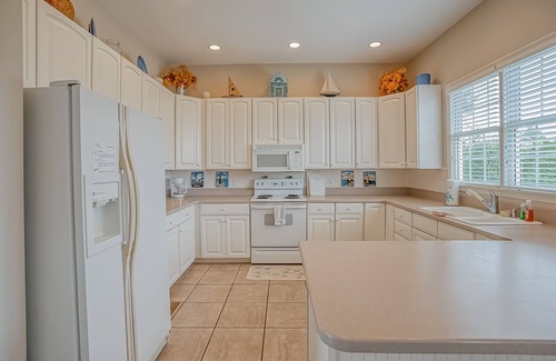 Beachwalk House | EBB TIDE Great Views Short walk to Beach
