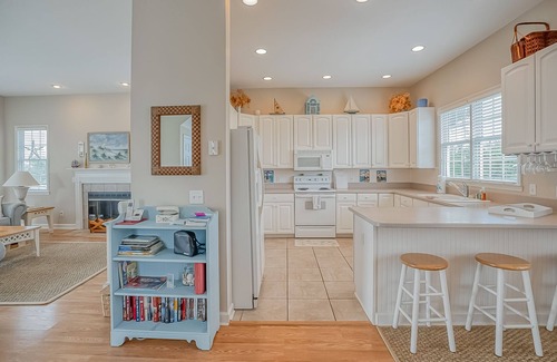 Beachwalk House | EBB TIDE Great Views Short walk to Beach