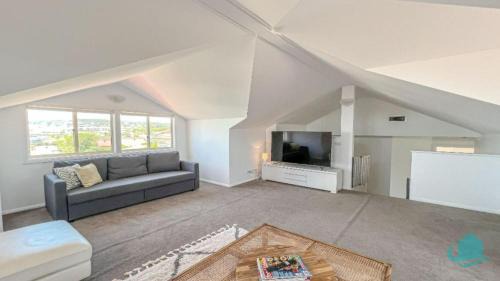 Caves Beach House | Ebbtide at Caves - 500 m to beach