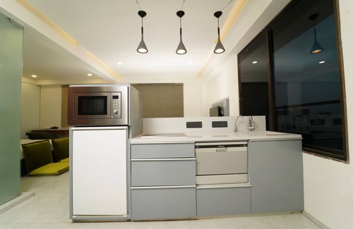 Thaltej Hotel | Ebony Residency
